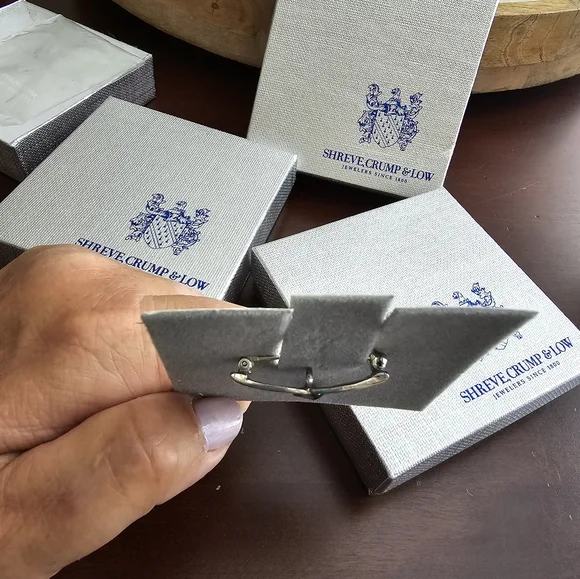 SHREVE, CRUMP & LOW Nantucket Whale Tail pin (CHAIN NOT INCLUDED) - Picture 4 of 11